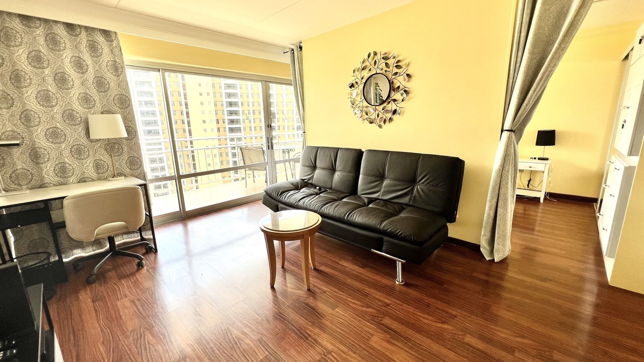 Photo of Livingroom in Waikiki