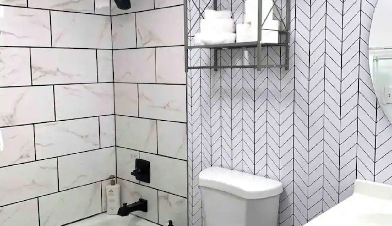 Photo of Bathroom in McCully - Moiliili