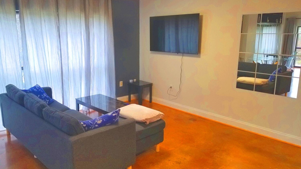 Photo of Livingroom in Fourth Ward