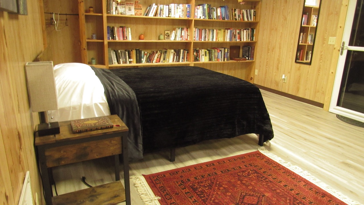 Photo of Bedroom in Lansing