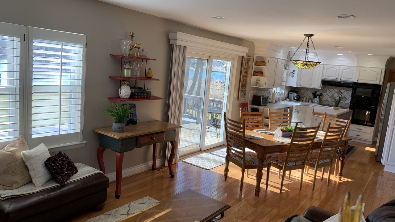 Photo of Livingroom in Deale Beach