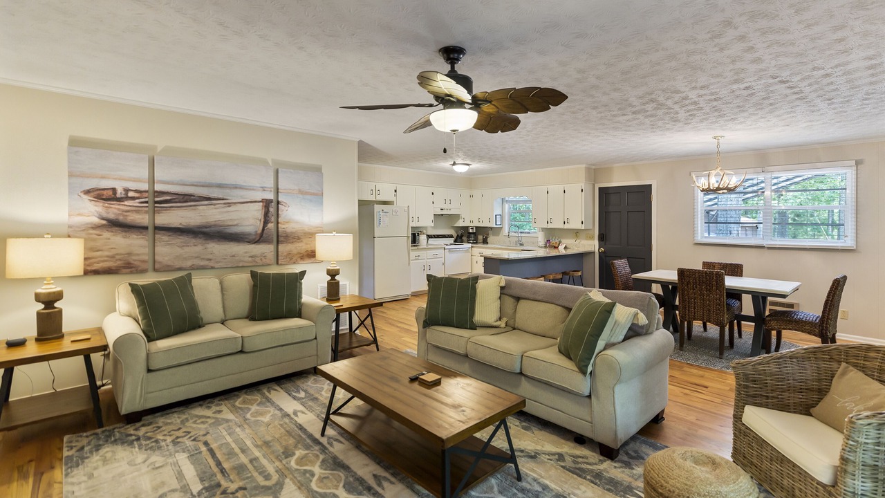 Photo of Livingroom in Reed Creek