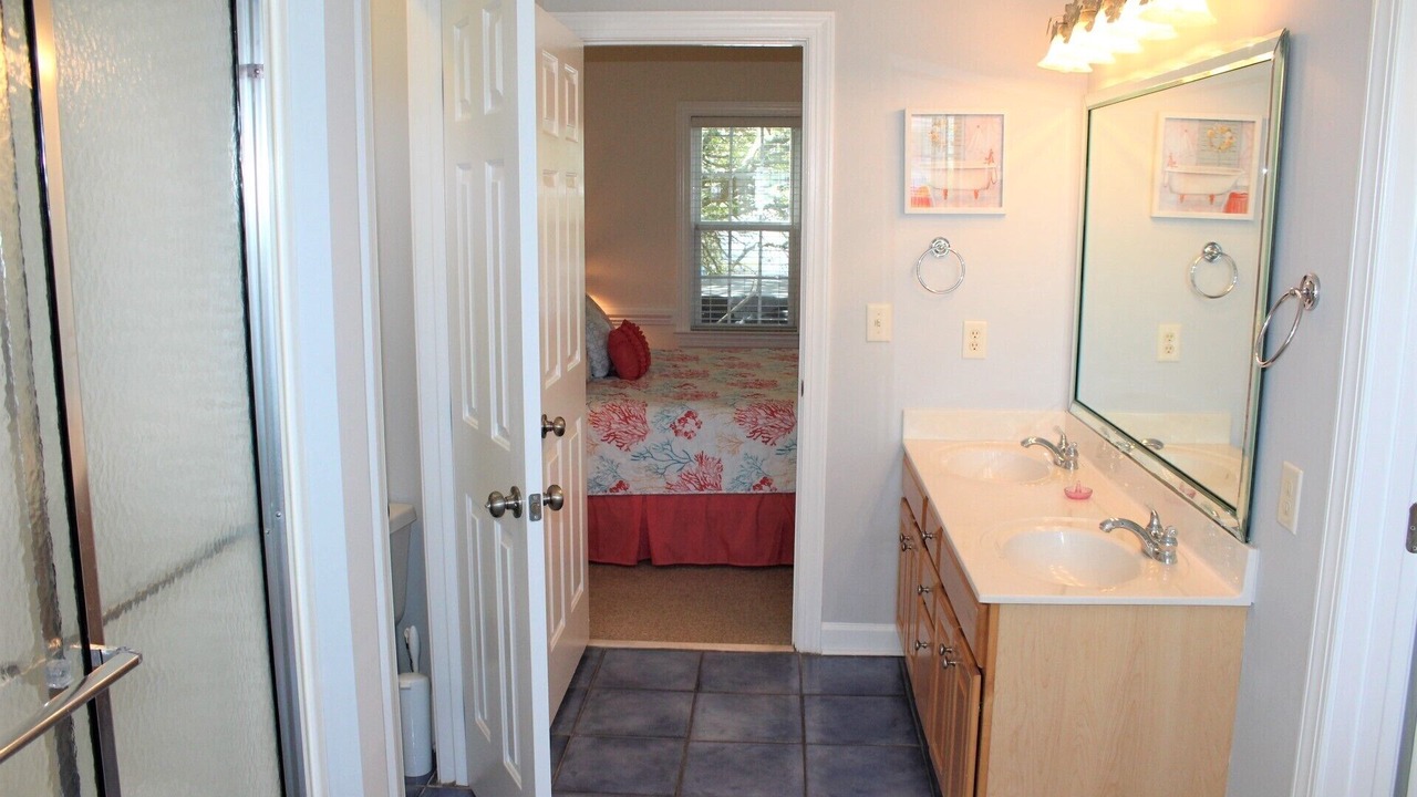 Photo of Bathroom in Manteo