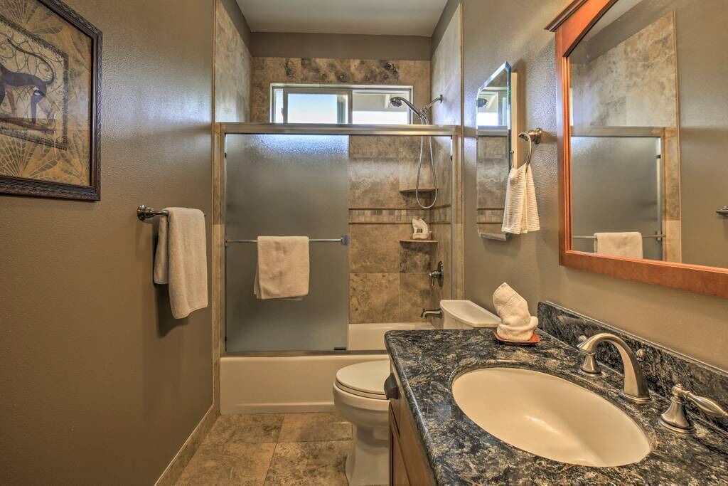 Photo of Bathroom in Kona Palisades