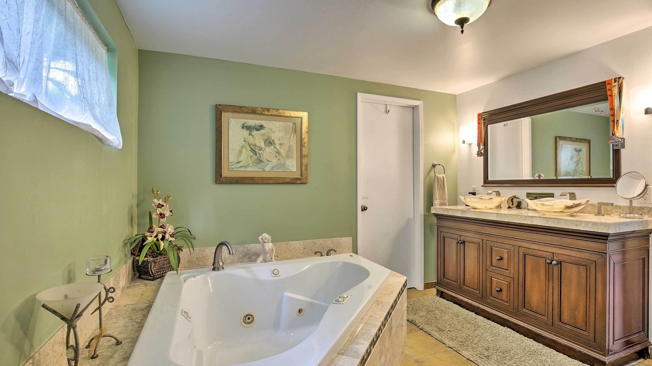Photo of Bathroom in Kona Palisades