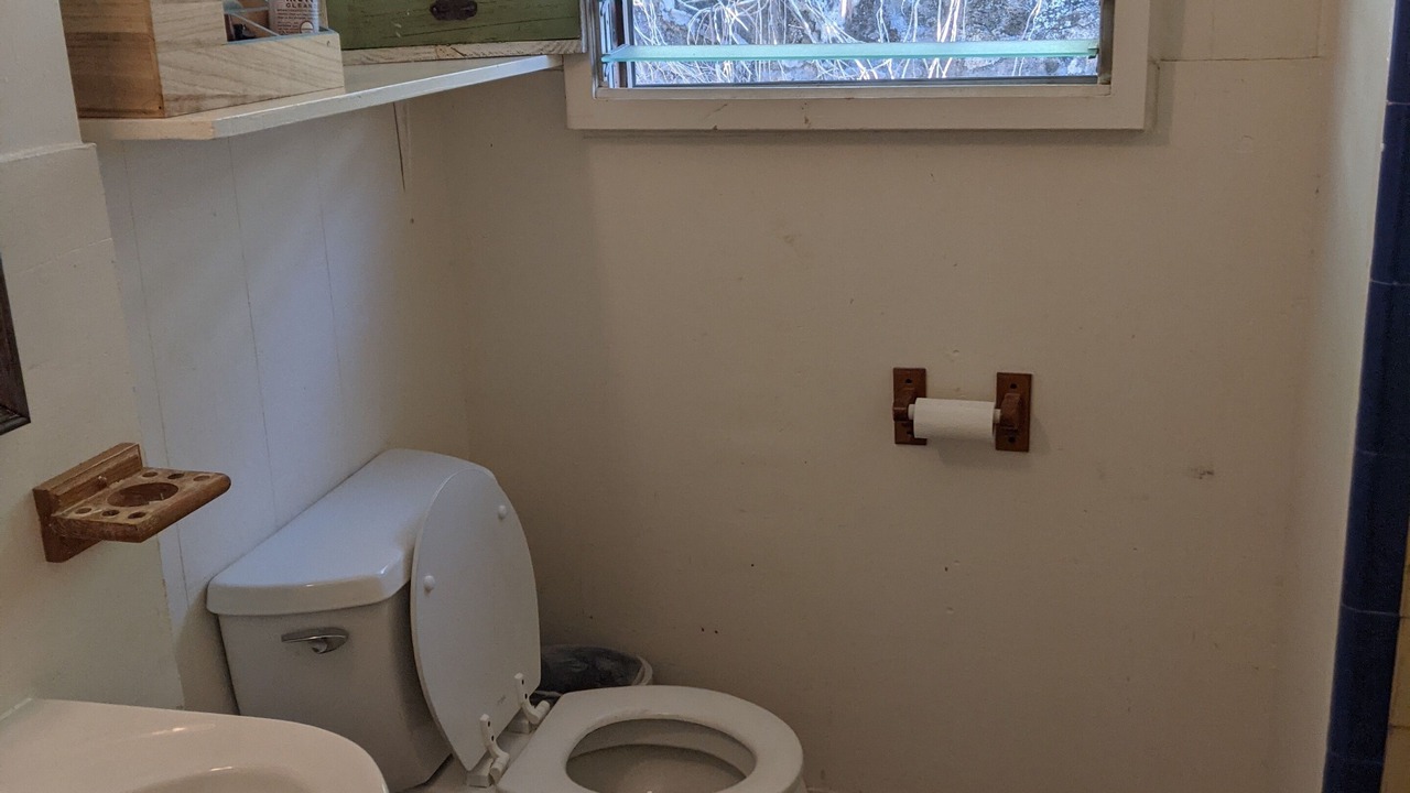 Photo of Bathroom in Palolo