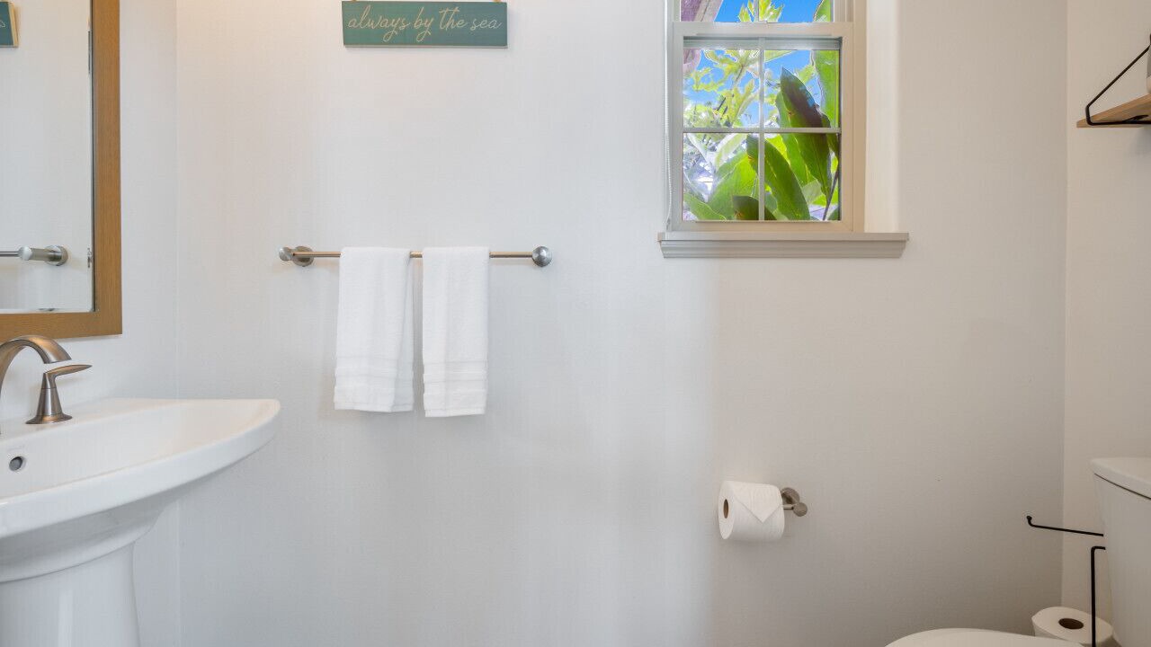 Photo of Bathroom in Makaha Valley