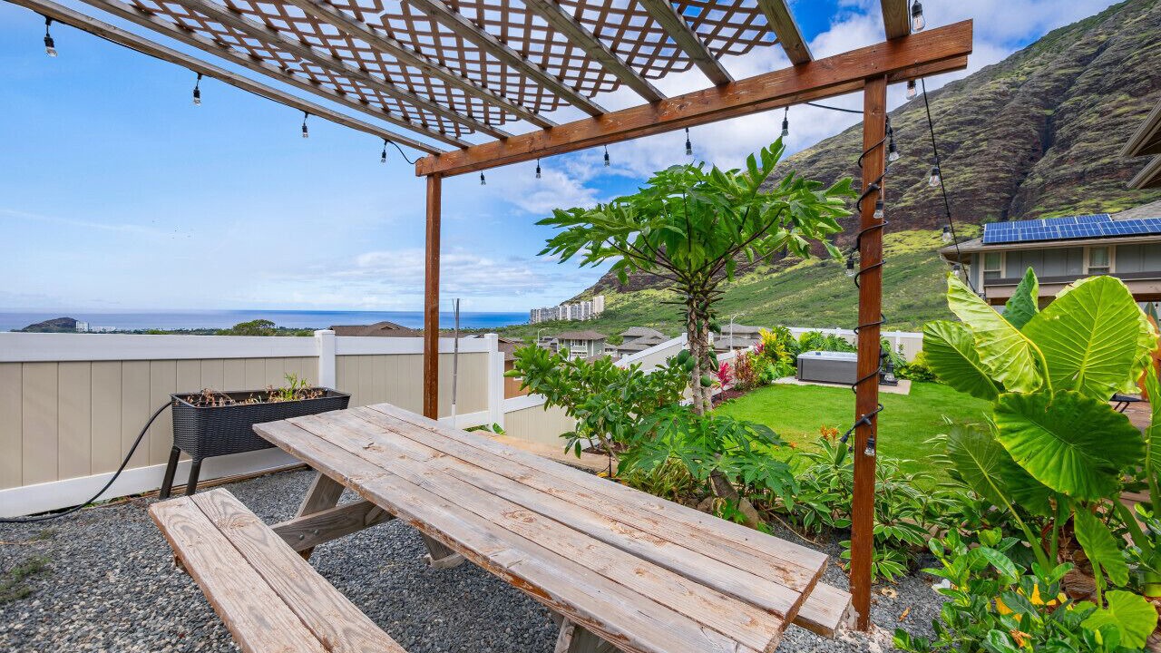 Photo of Outdoor in Makaha Valley