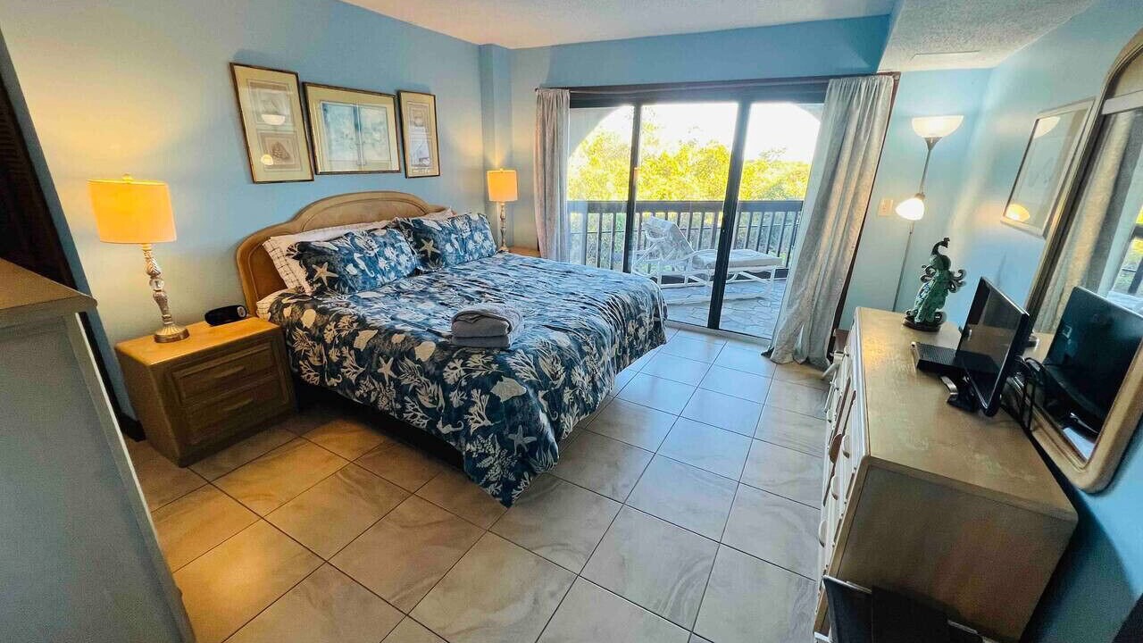 Photo of Bedroom in Arcadian Shores
