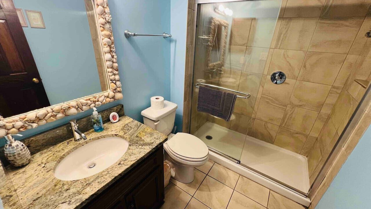 Photo of Bathroom in Arcadian Shores