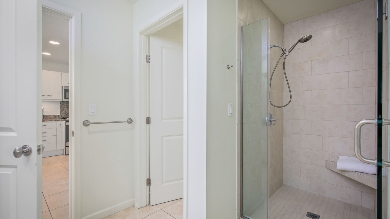 Photo of Bathroom in Kahaluu Bay