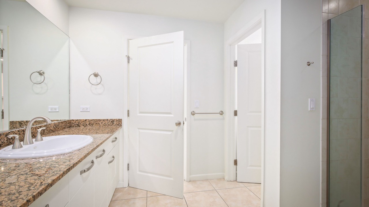 Photo of Bathroom in Kahaluu Bay
