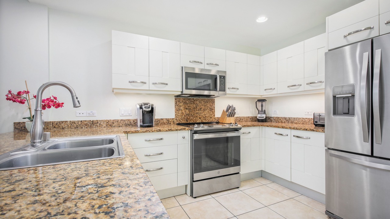 Photo of Kitchen in Kahaluu Bay