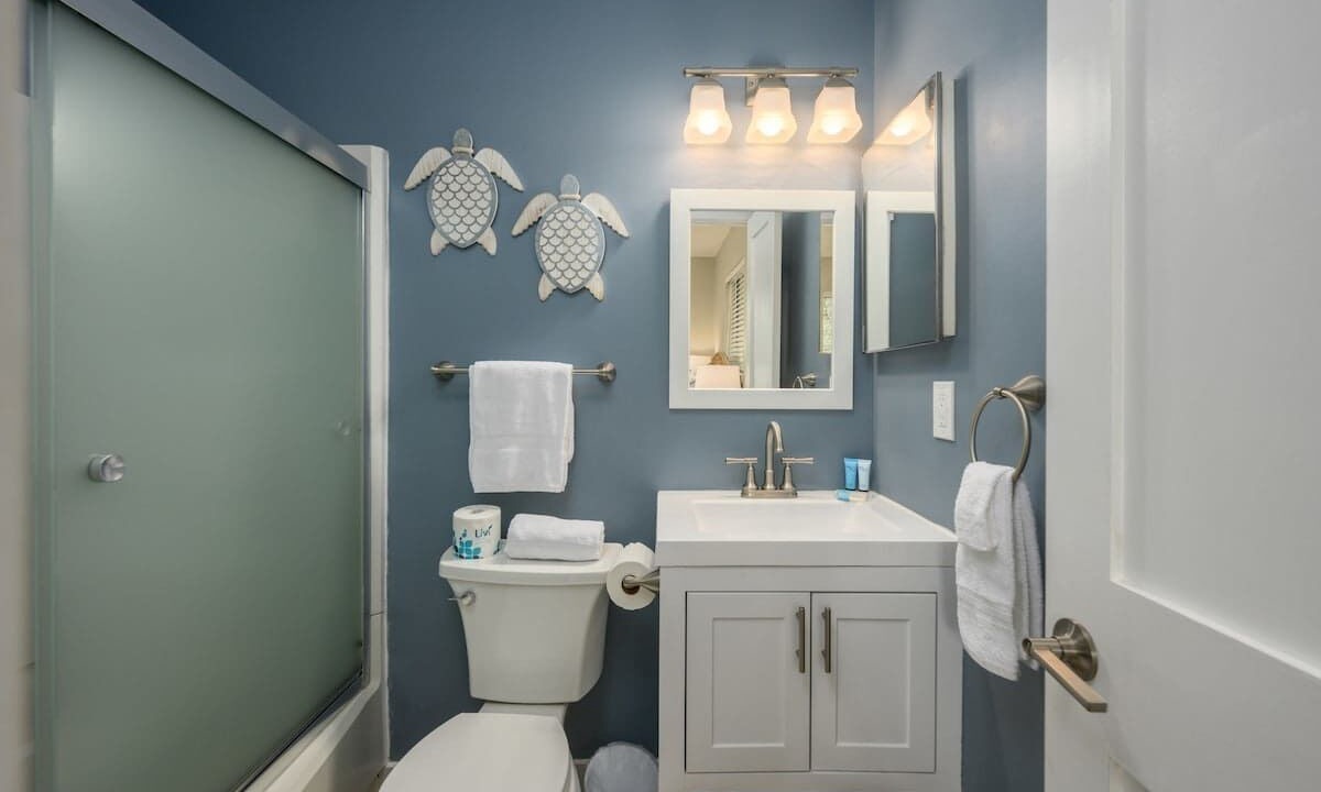 Photo of Bathroom in Folly Field
