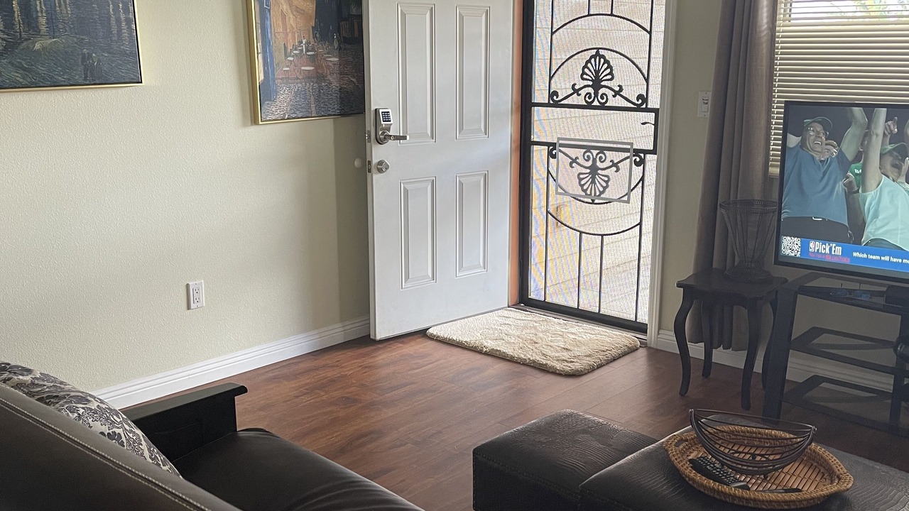 Photo of Livingroom in Ewa