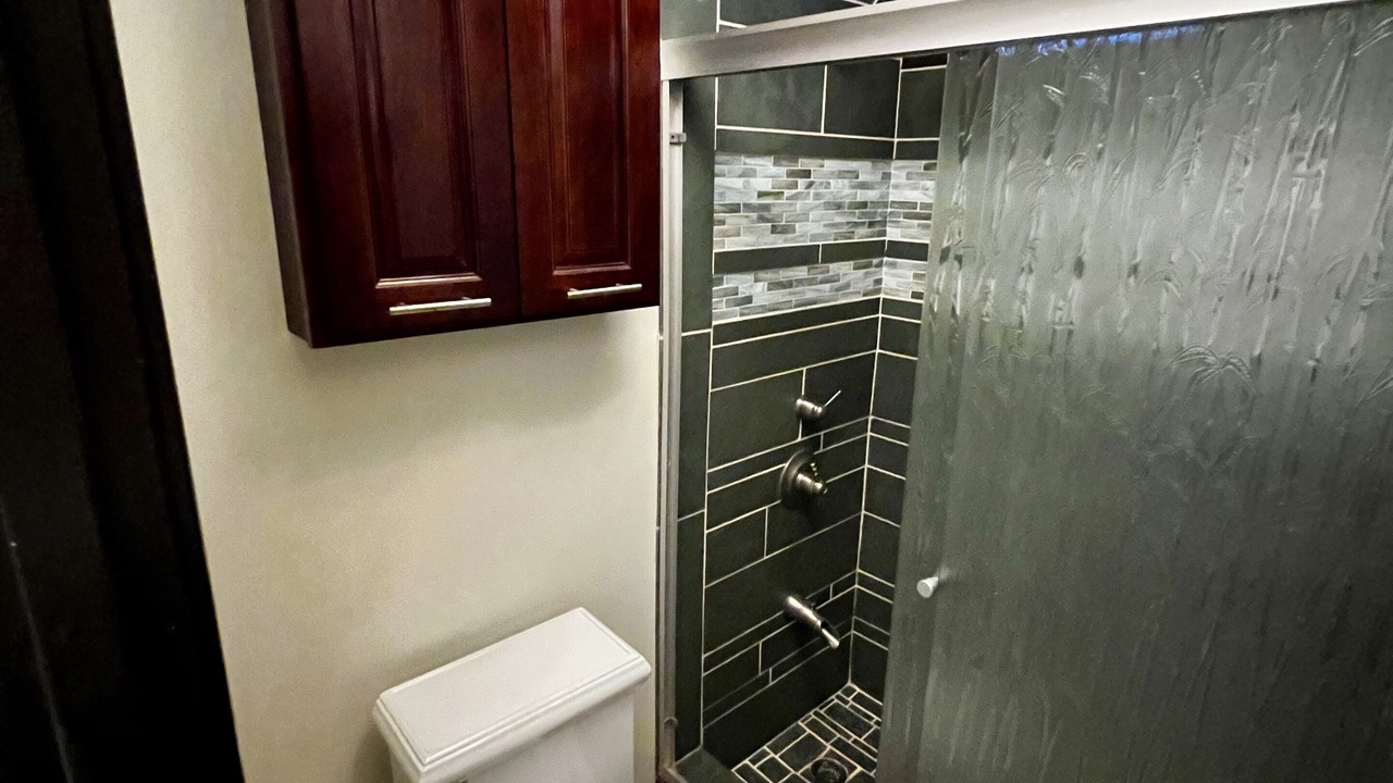 Photo of Bathroom in Maunaloa