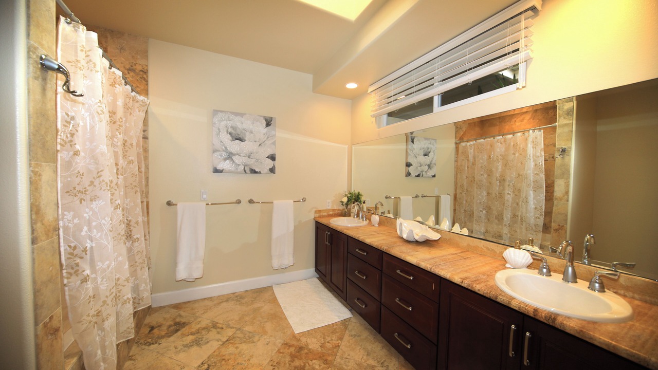 Photo of Bathroom in Kalaoa