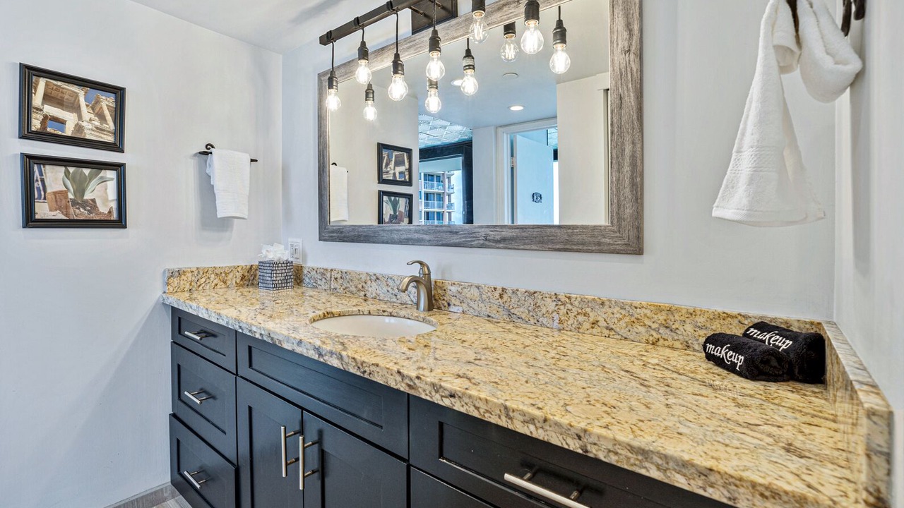 Photo of Bathroom in Kahana
