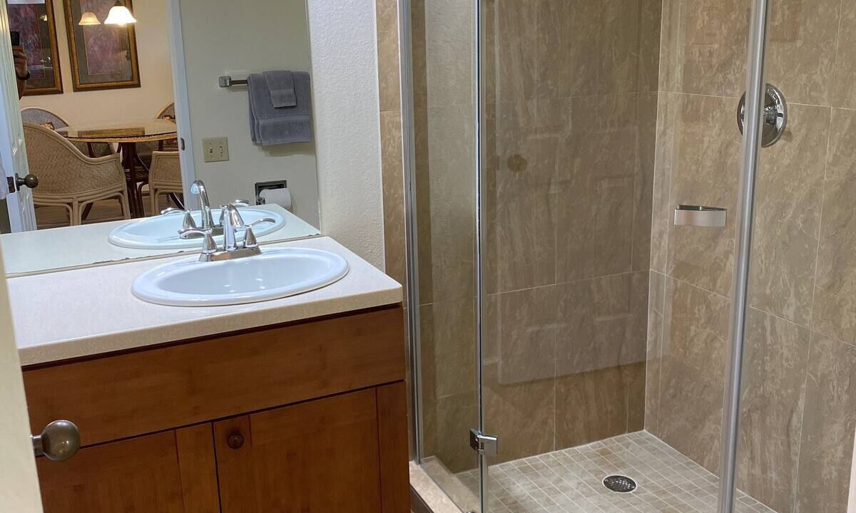 Photo of Bathroom in Maunaloa