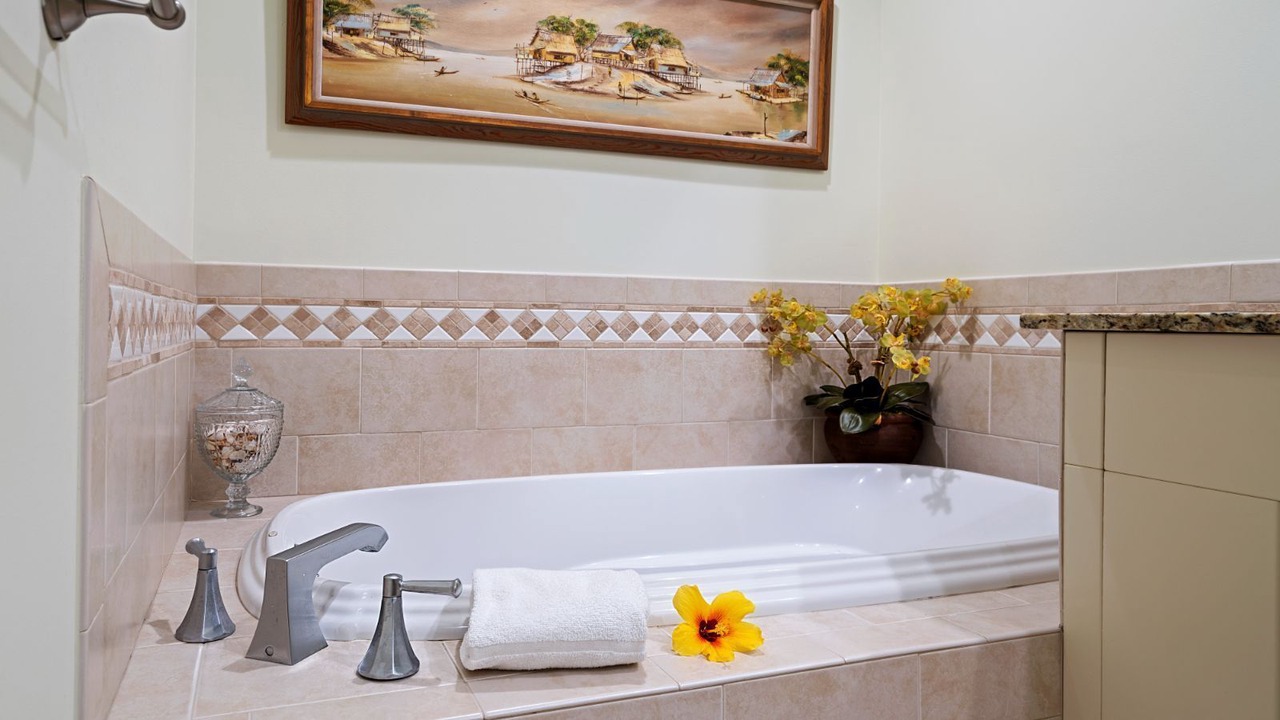 Photo of Bathroom in Kahaluu Bay