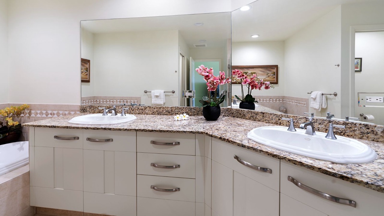 Photo of Bathroom in Kahaluu Bay
