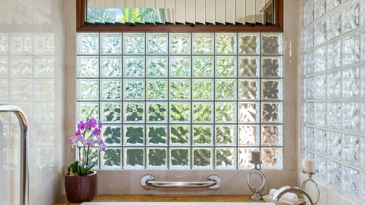 Photo of Bathroom in Holualoa