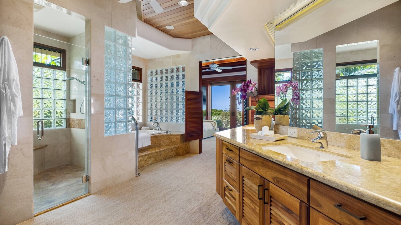Photo of Bathroom in Holualoa