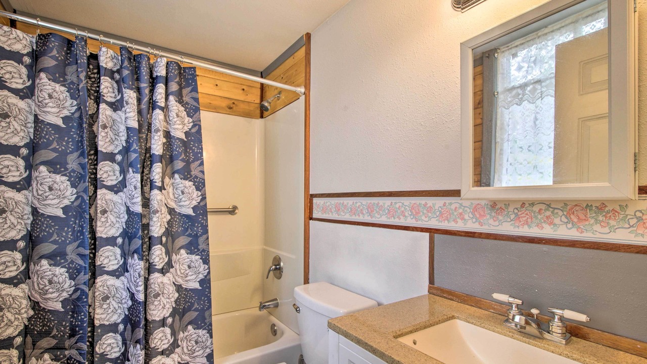 Photo of Bathroom in Leilani Estates