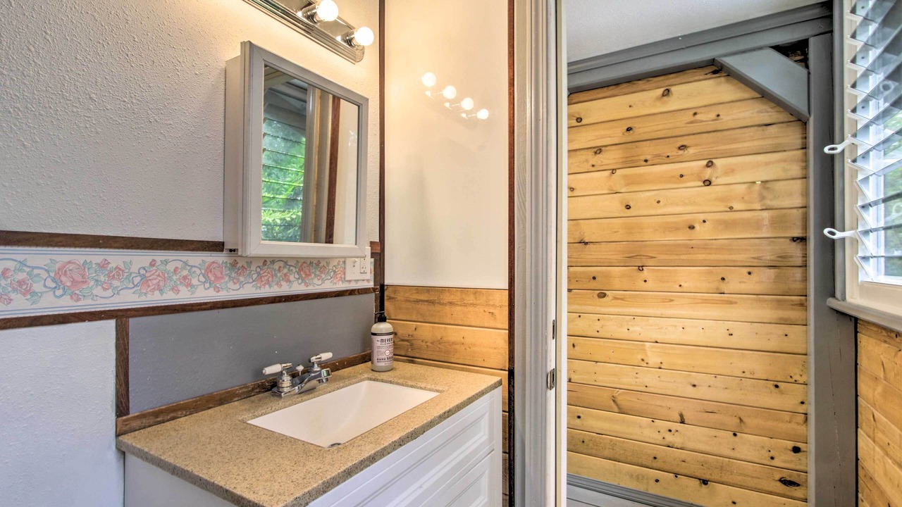 Photo of Bathroom in Leilani Estates