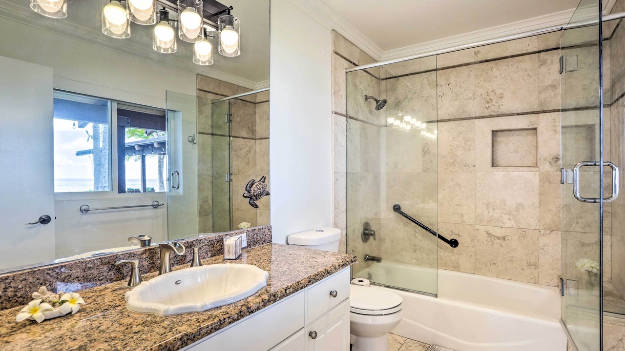 Photo of Bathroom in Makaha