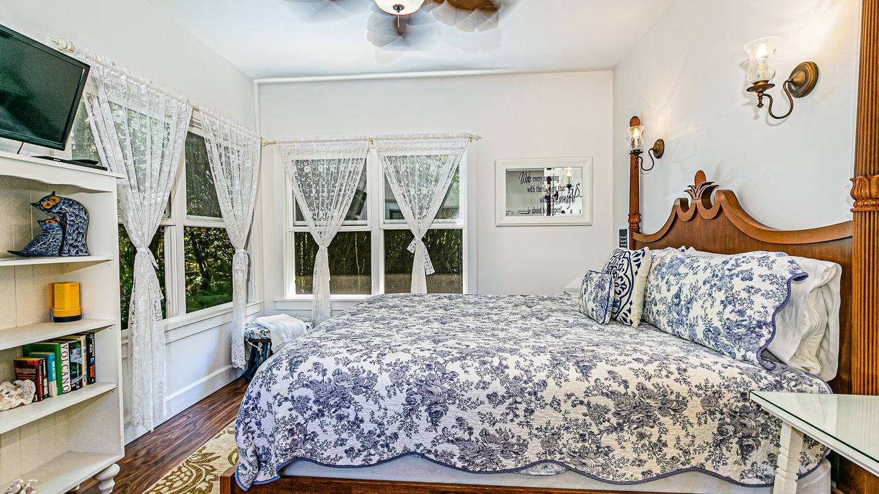 Photo of Bedroom in Royal Hawaiian Estates