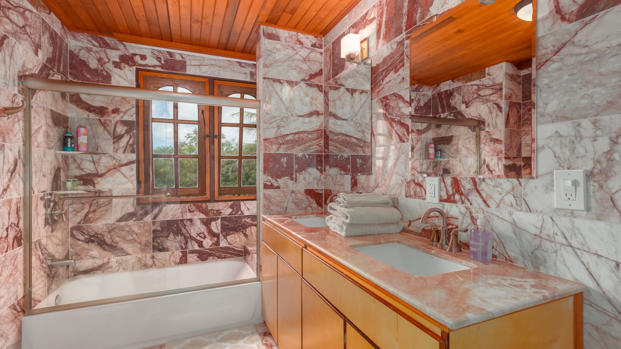 Photo of Bathroom in Kapoho