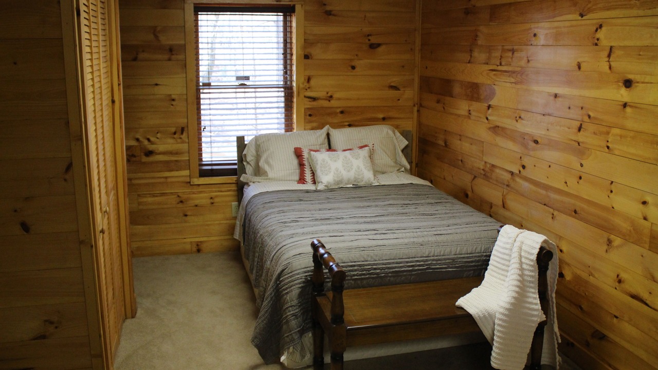 Photo of Bedroom in Lenoir