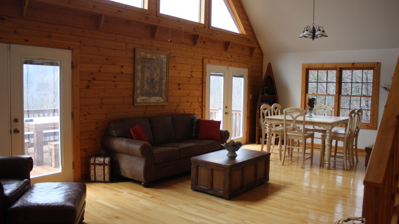 Photo of Livingroom in Lenoir