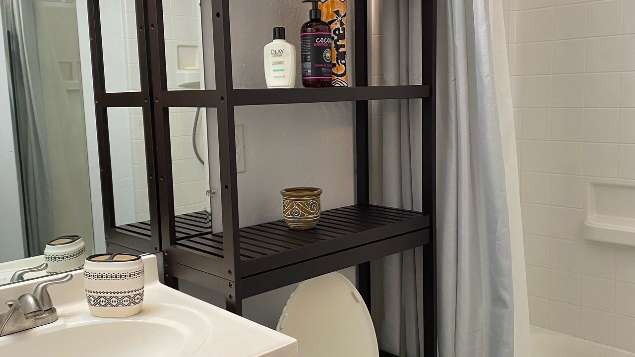 Photo of Bathroom in Hilo