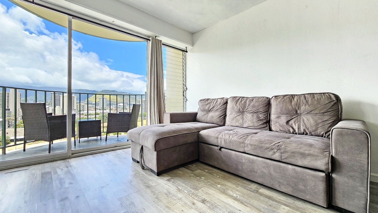 Photo of Livingroom in McCully - Moiliili