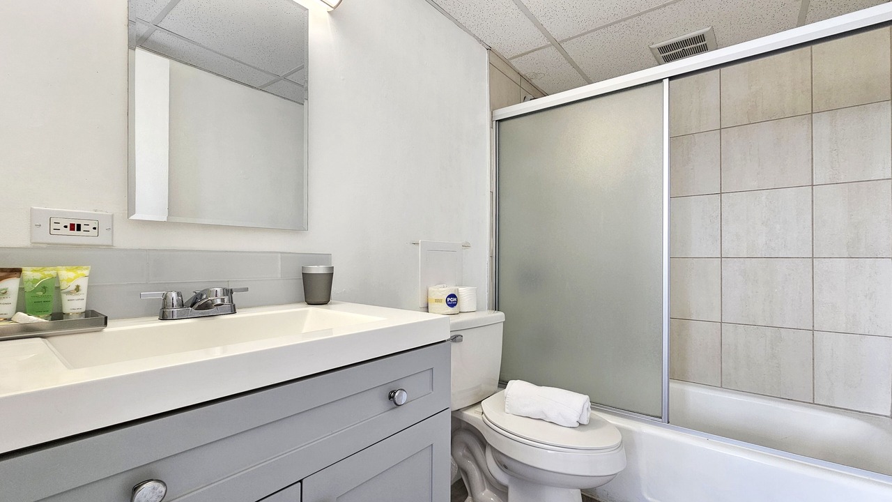 Photo of Bathroom in McCully - Moiliili