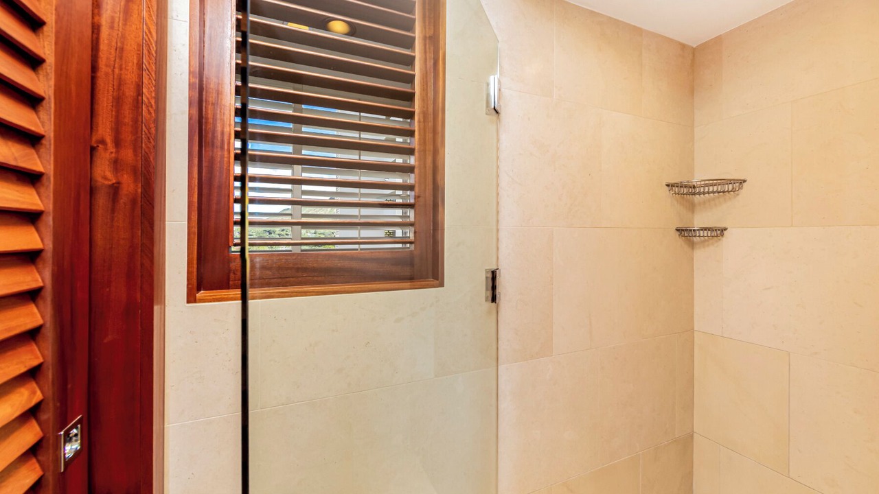 Photo of Bathroom in Diamond Head - Kapahulu - St. Louis