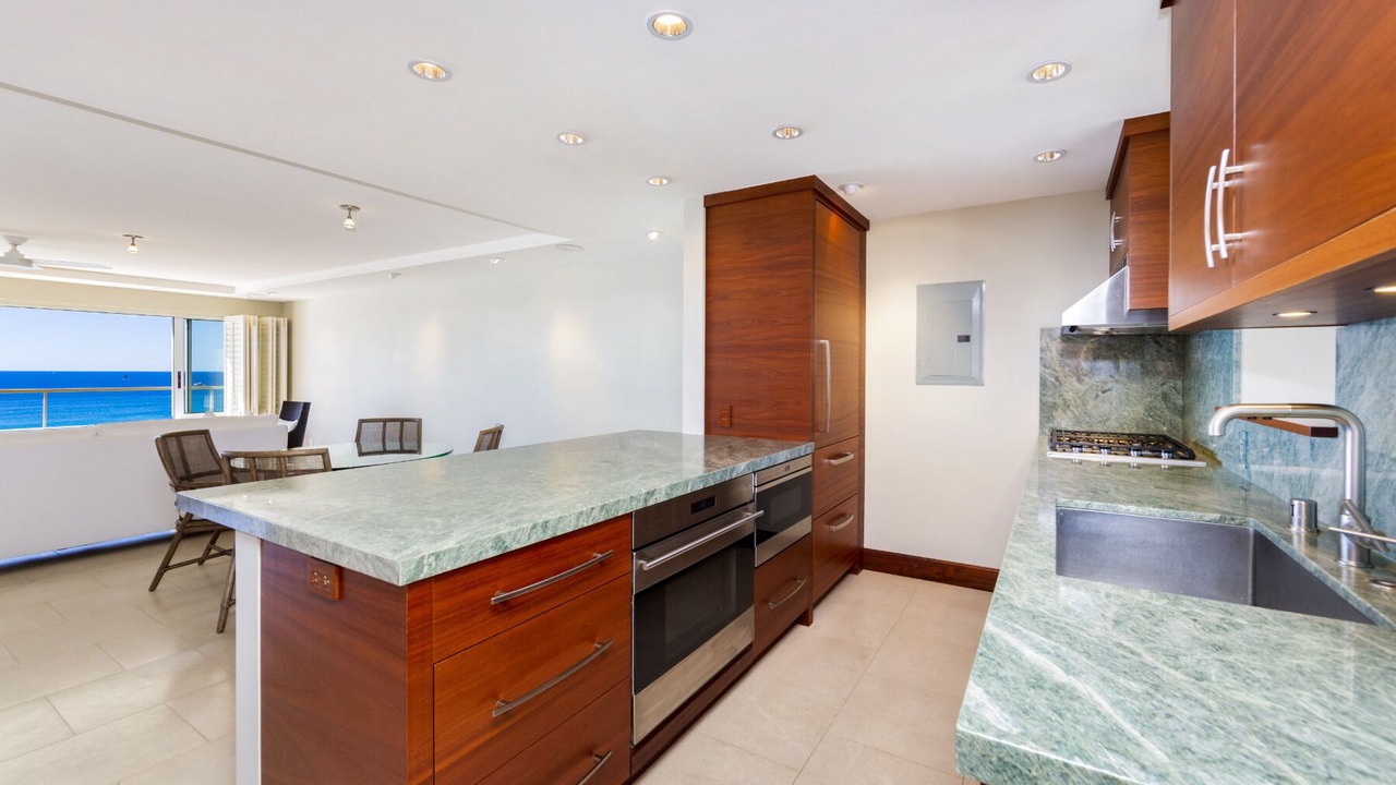 Photo of Kitchen in Diamond Head - Kapahulu - St. Louis
