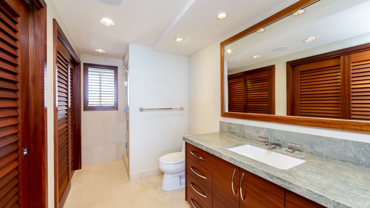Photo of Bathroom in Diamond Head - Kapahulu - St. Louis