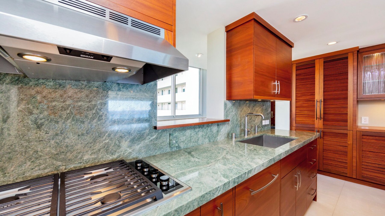 Photo of Kitchen in Diamond Head - Kapahulu - St. Louis