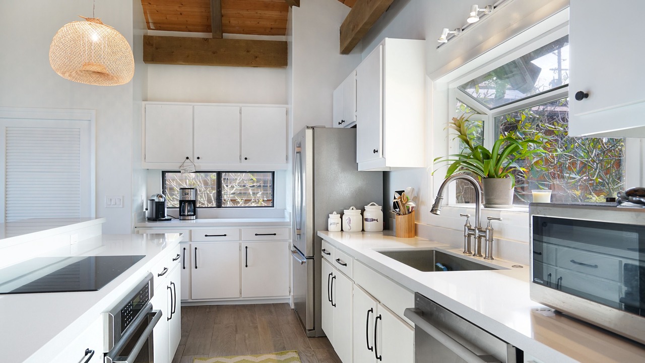 Photo of Kitchen in Mokuleia