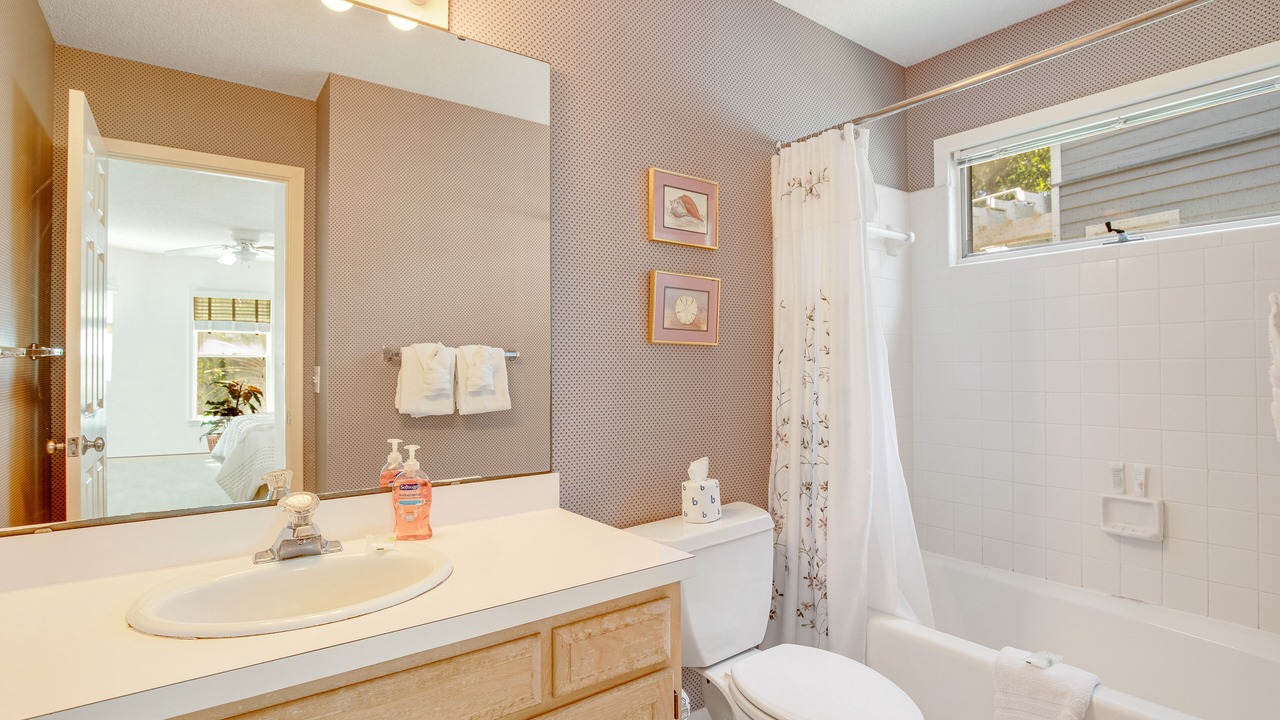 Photo of Bathroom in Pelican Bay