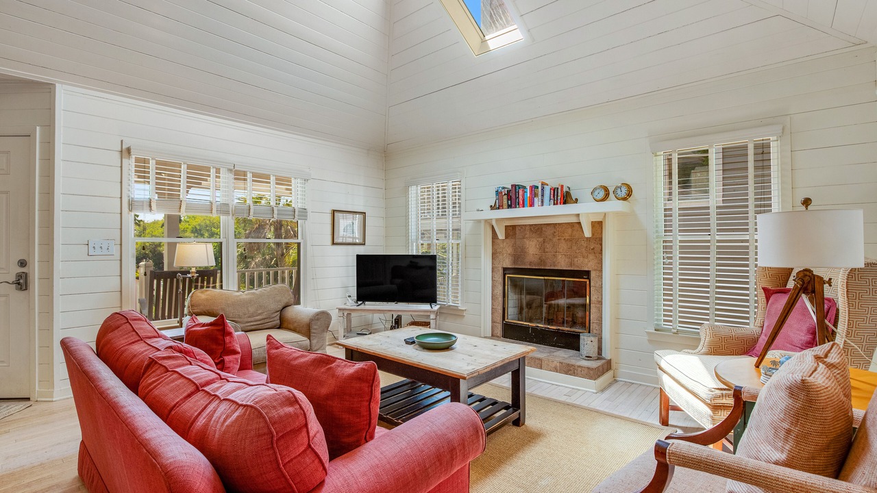 Photo of Livingroom in Pelican Bay