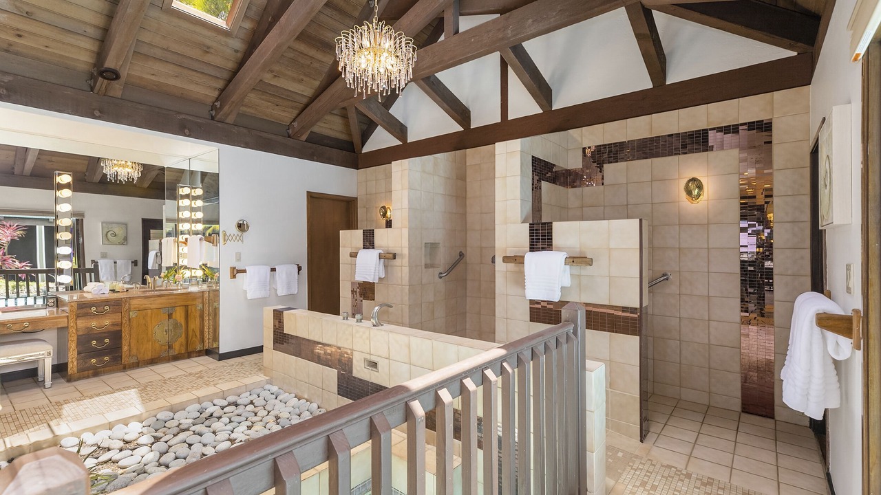 Photo of Bathroom in Portlock