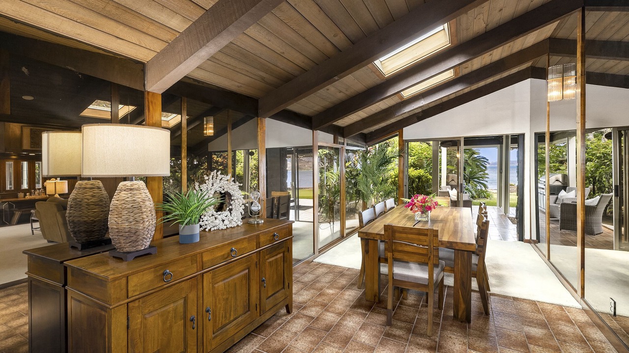 Photo of Livingroom in Portlock