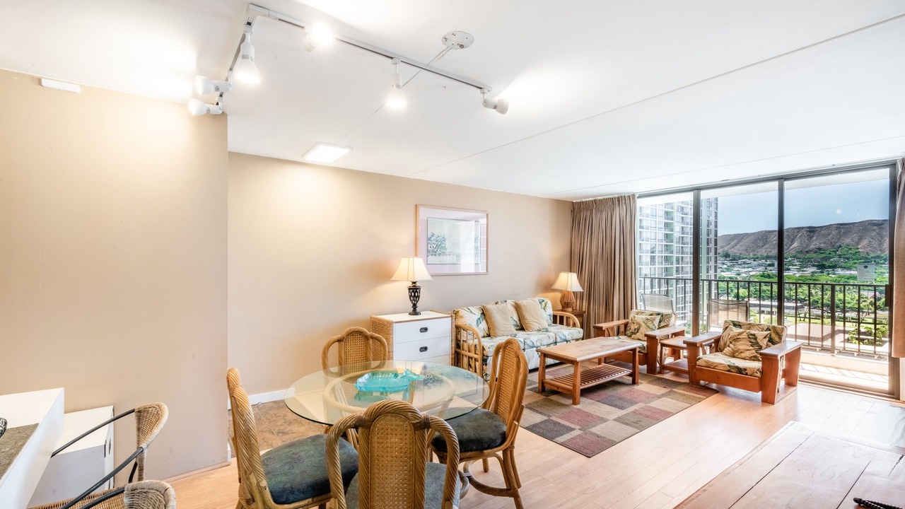 Photo of Livingroom in Diamond Head - Kapahulu - St. Louis