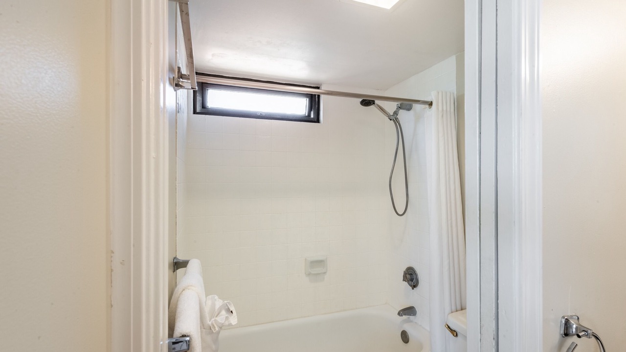Photo of Bathroom in Diamond Head - Kapahulu - St. Louis