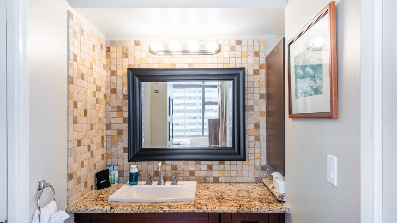 Photo of Bathroom in Diamond Head - Kapahulu - St. Louis