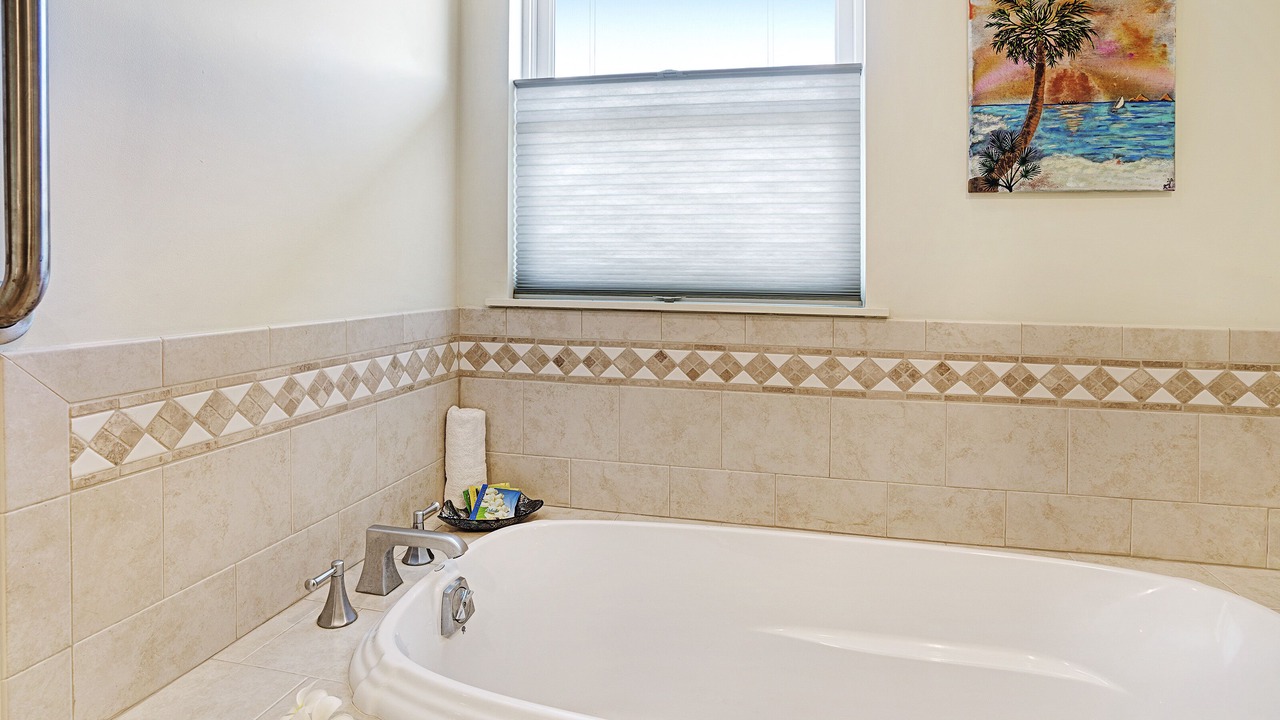 Photo of Bathroom in Kahaluu Bay